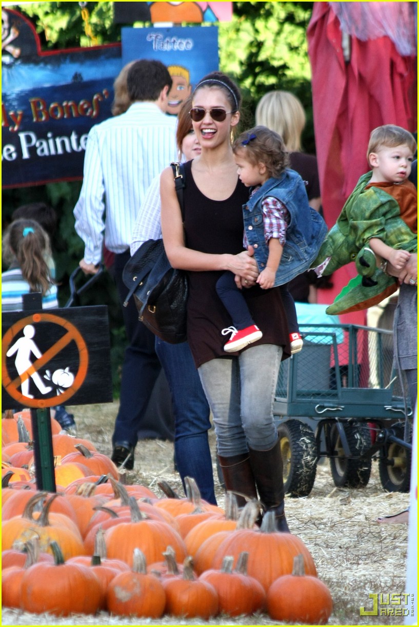 Jessica Alba & Honor Pumpkin Patch Things Up