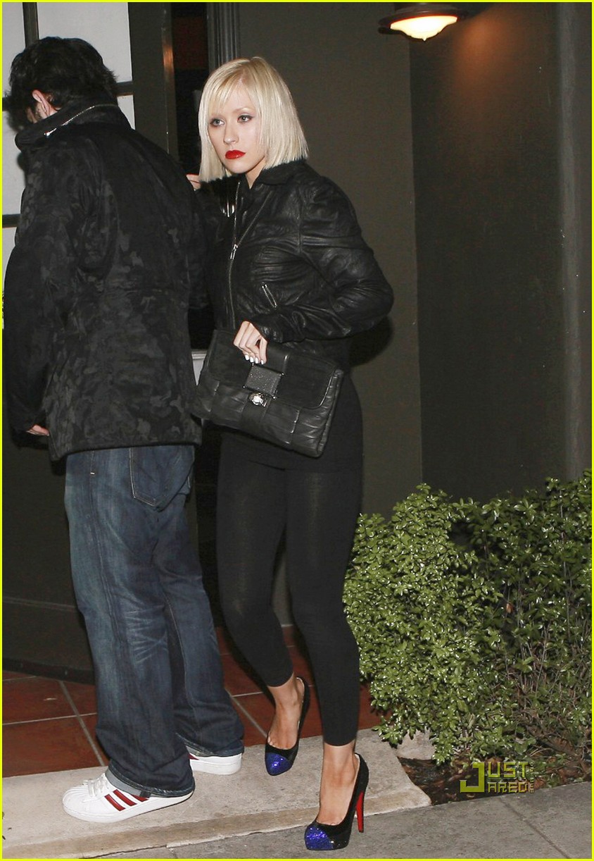 Christina Aguilera: Short Blonde Bob!