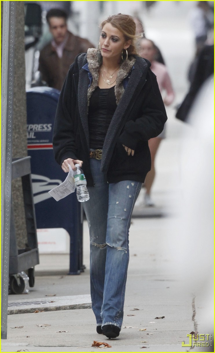 Blake Lively Goes From Fendi to Fake Nails
