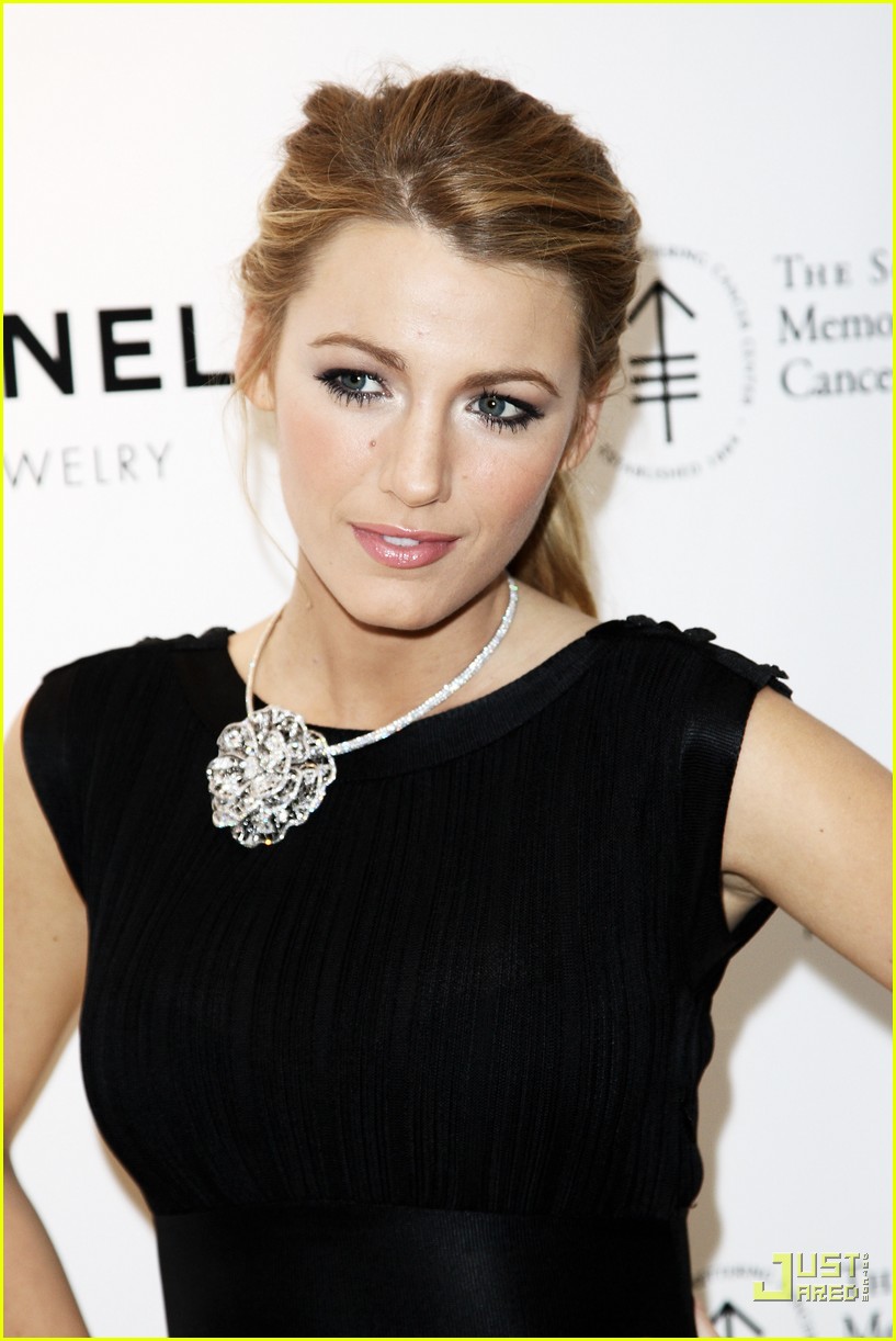 Blake Lively: Fete d'Hiver Fierce