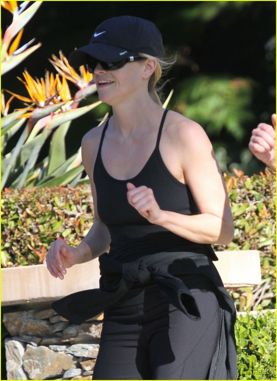 Reese Witherspoon Works Up A Sweat