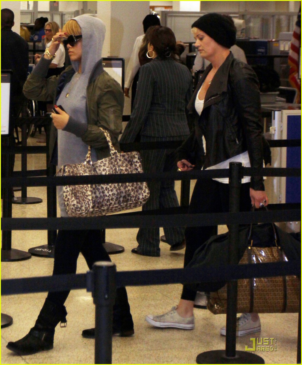 Rihanna: I'm in Miami, Betch!