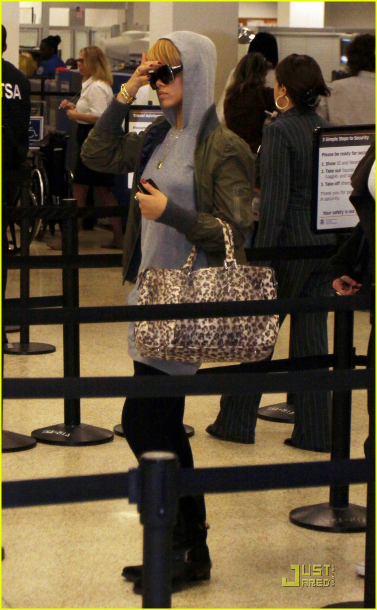 Rihanna: I'm in Miami, Betch!