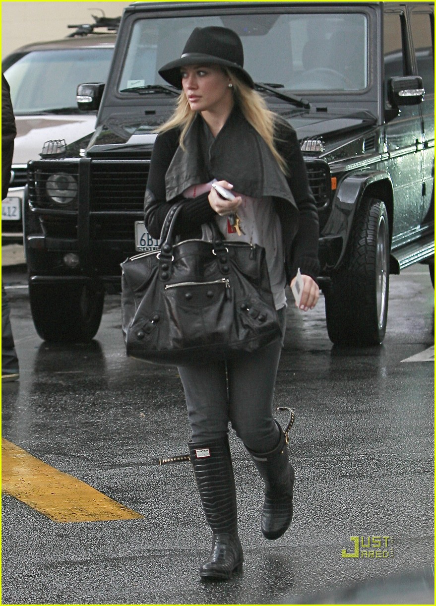 Hilary Duff: Boots in Brentwood!