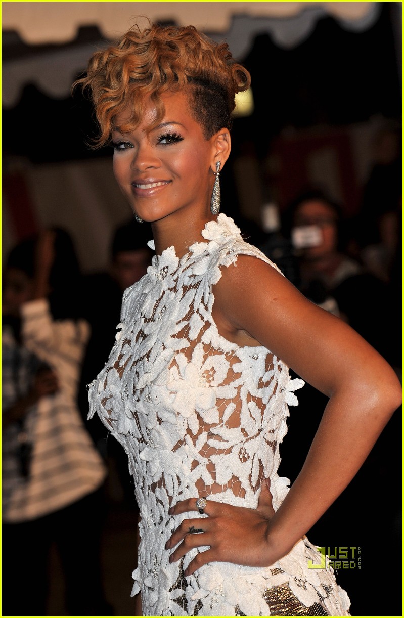 Rihanna is NRJ Awards Amazing
