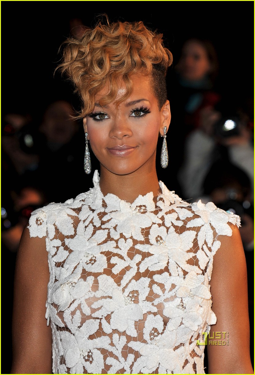Rihanna is NRJ Awards Amazing
