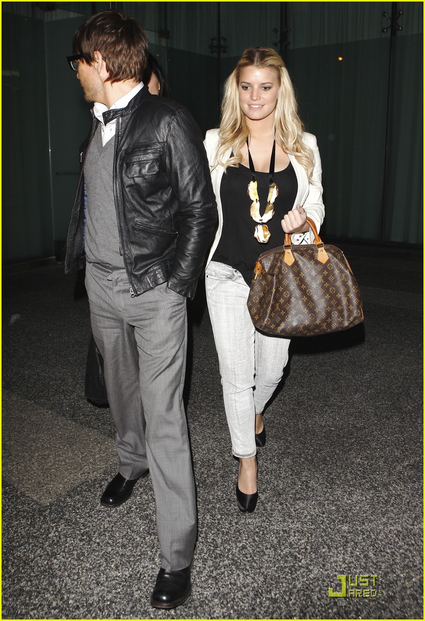 Jessica Simpson Knows How To Do Denim