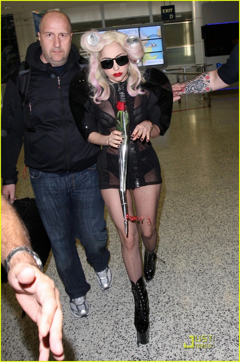 Lady Gaga: Coke Can Curls!