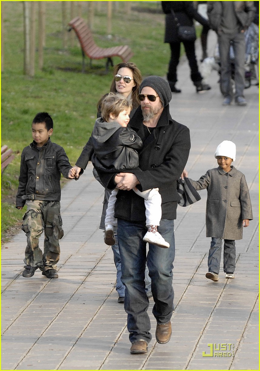 Angelina Jolie & Brad Pitt: Family Fete