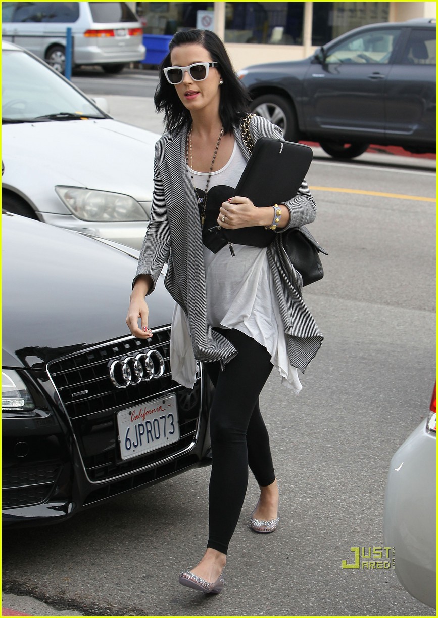 Katy Perry Hearts The Smurfs