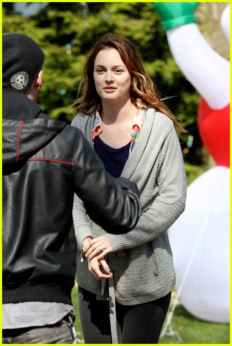 Leighton Meester: Oranges at Christmas!