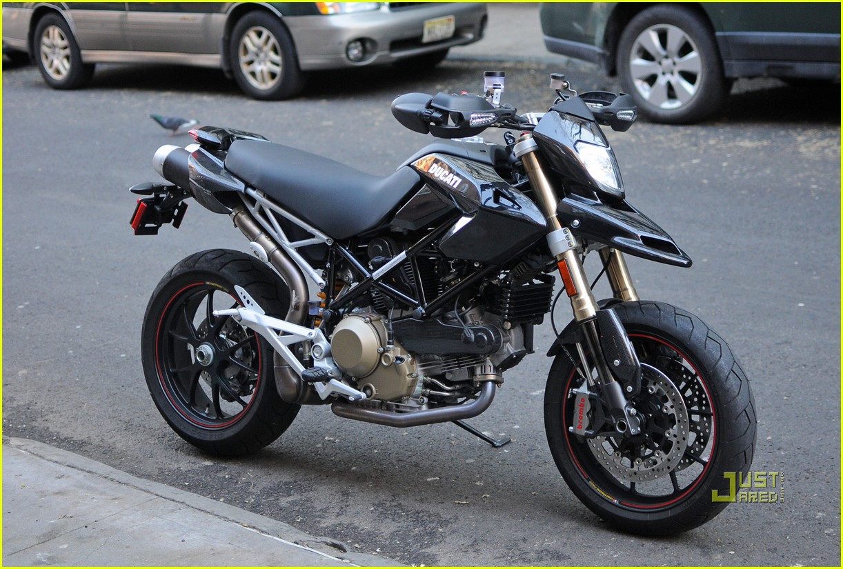 Orlando Bloom & Miranda Kerr: Motorcycle Mayday!