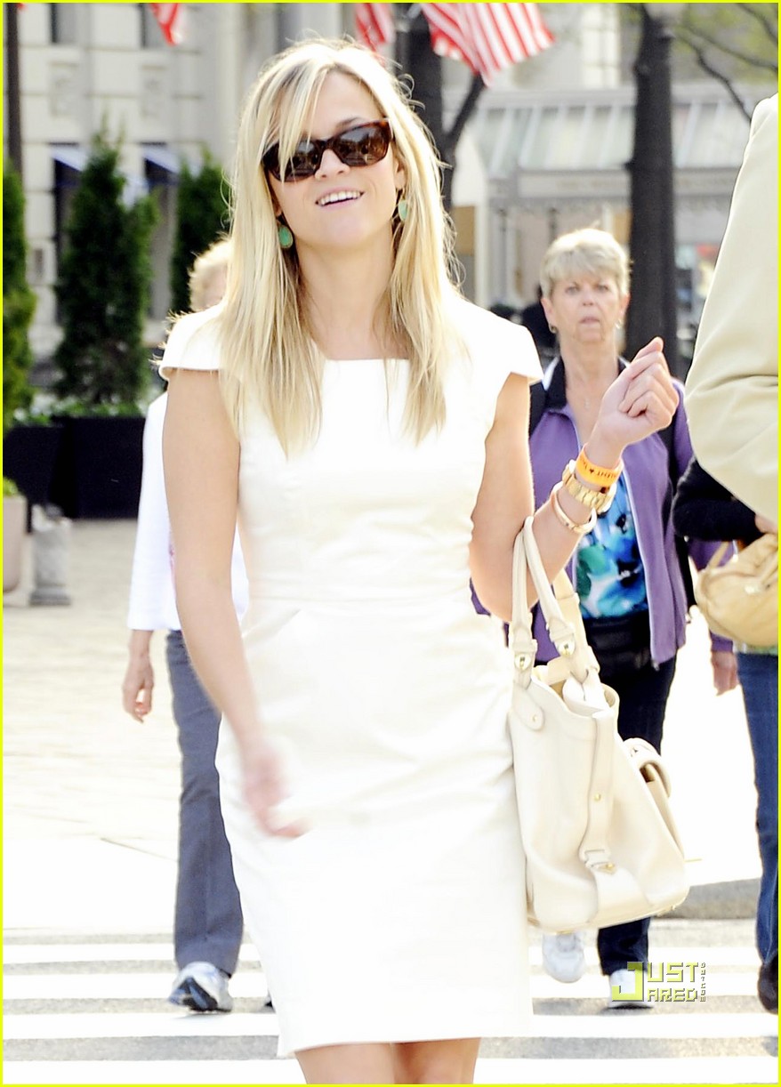 Reese Witherspoon: White House Easter Egg Roll!
