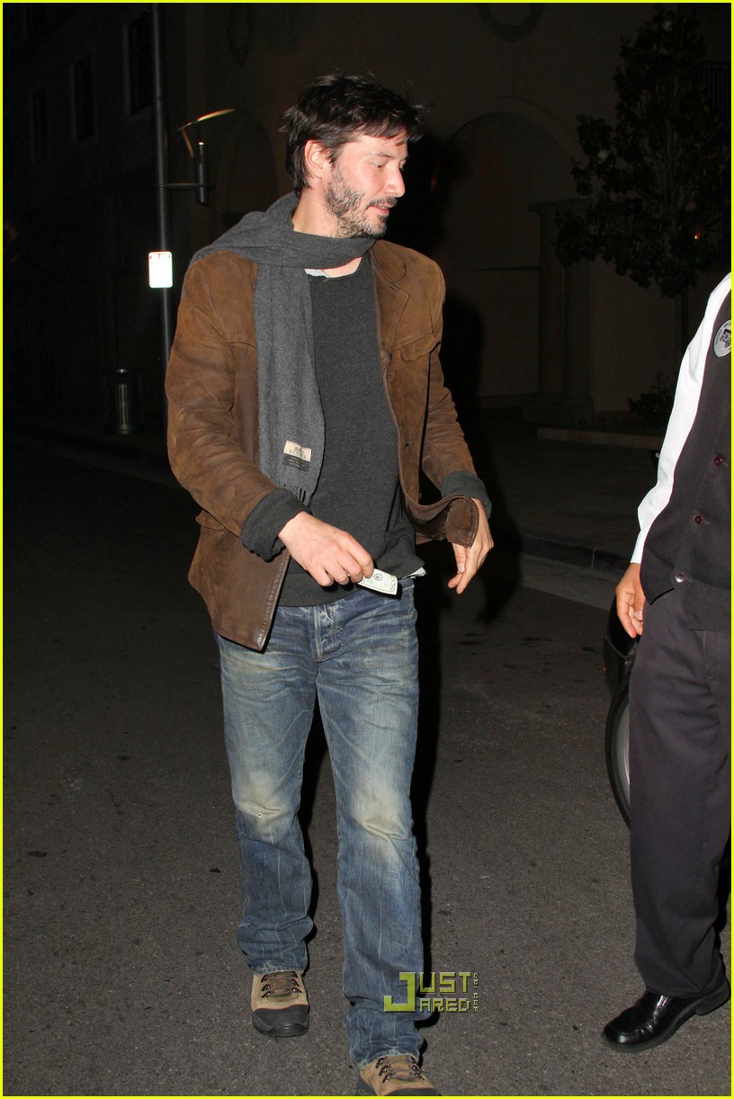 Charlize Theron & Keanu Reeves: Kissing Couple!