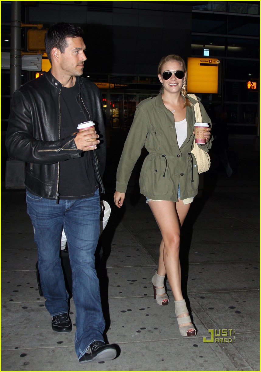LeAnn Rimes: NYC Arrival with Eddie Cibrian!