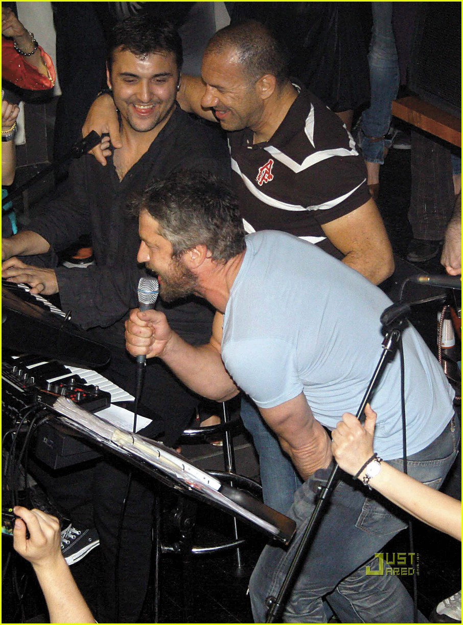 Gerard Butler: CHOKED While Singing