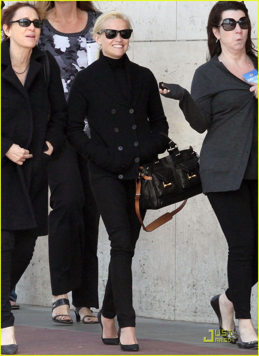 Reese Witherspoon Has Fun With Friends