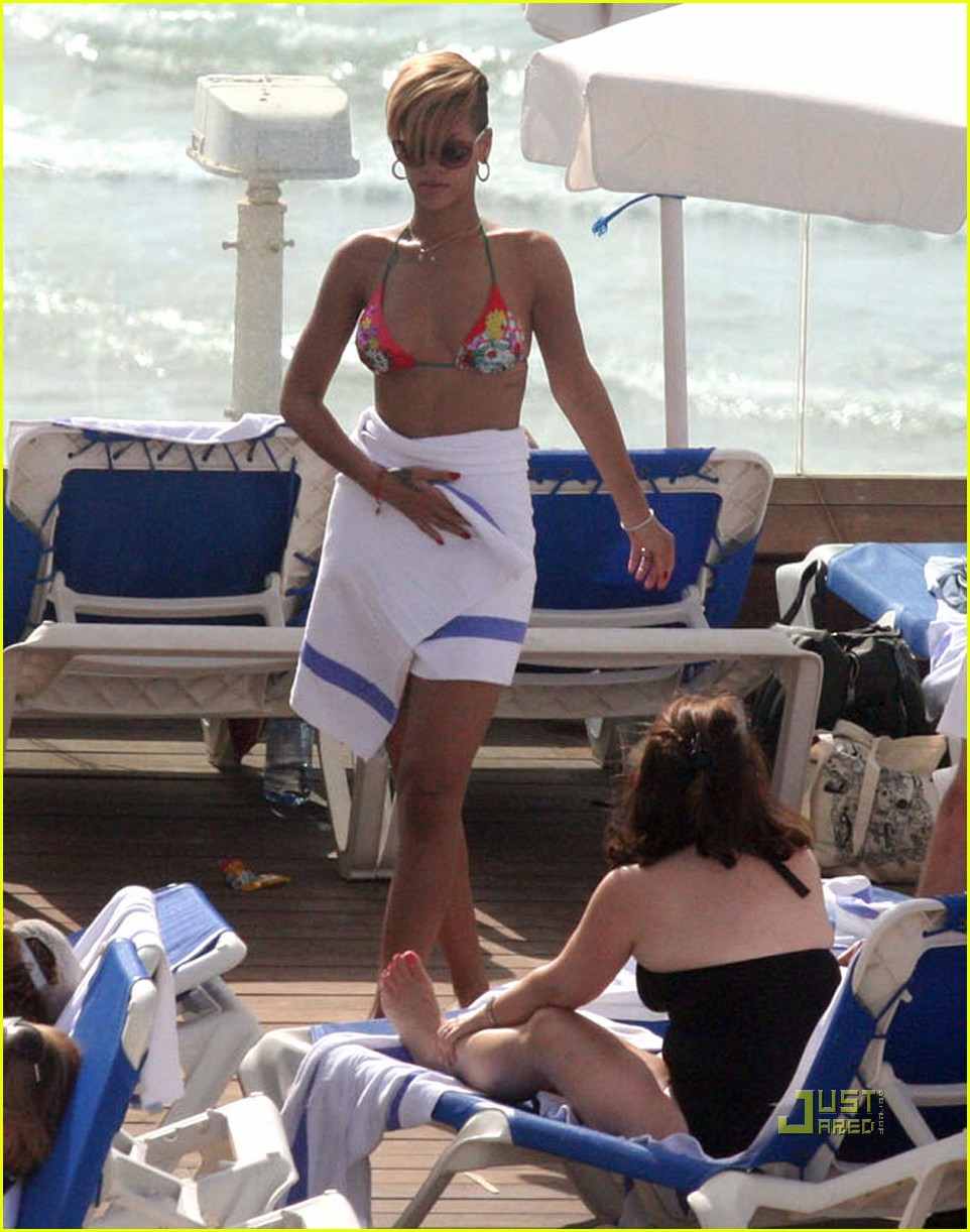 Rihanna: Bikini Beautiful