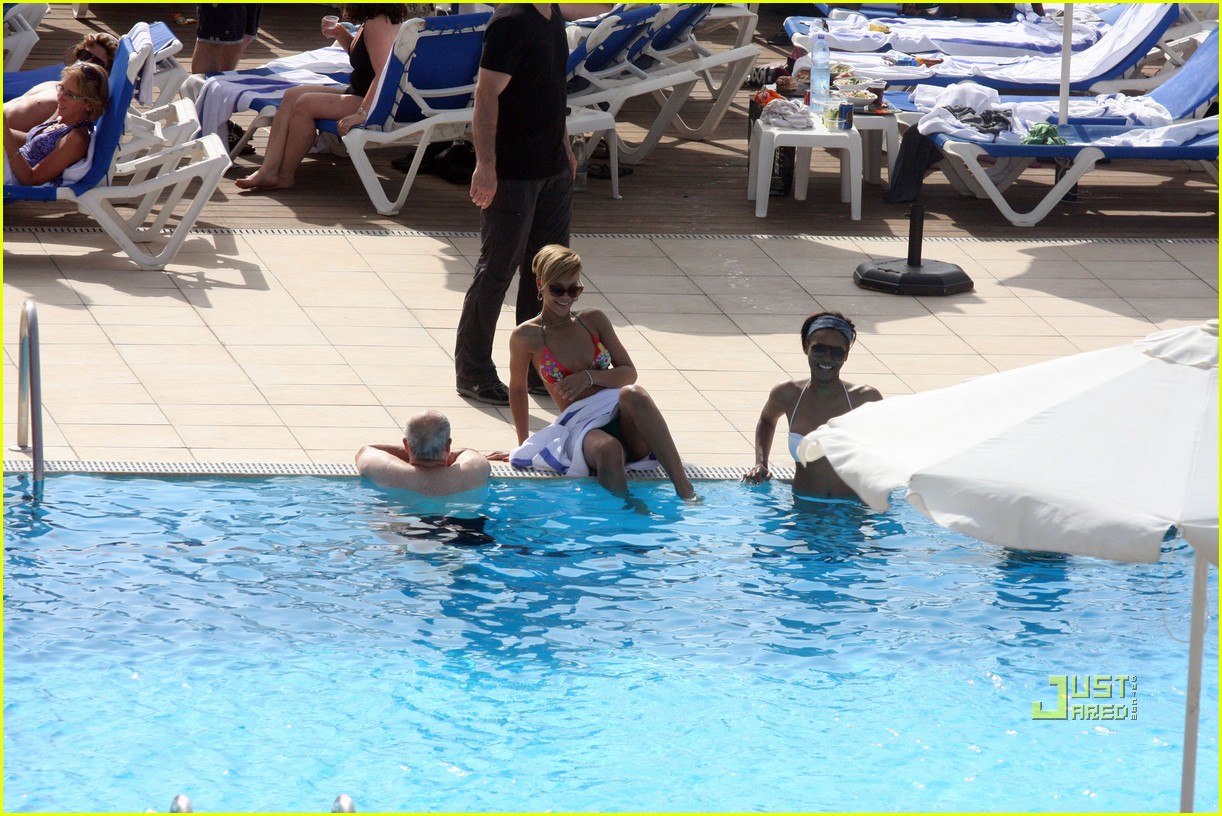Rihanna: Bikini Beautiful