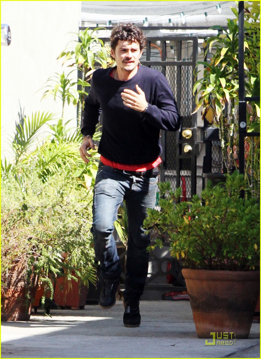 Orlando Bloom Takes Flight!
