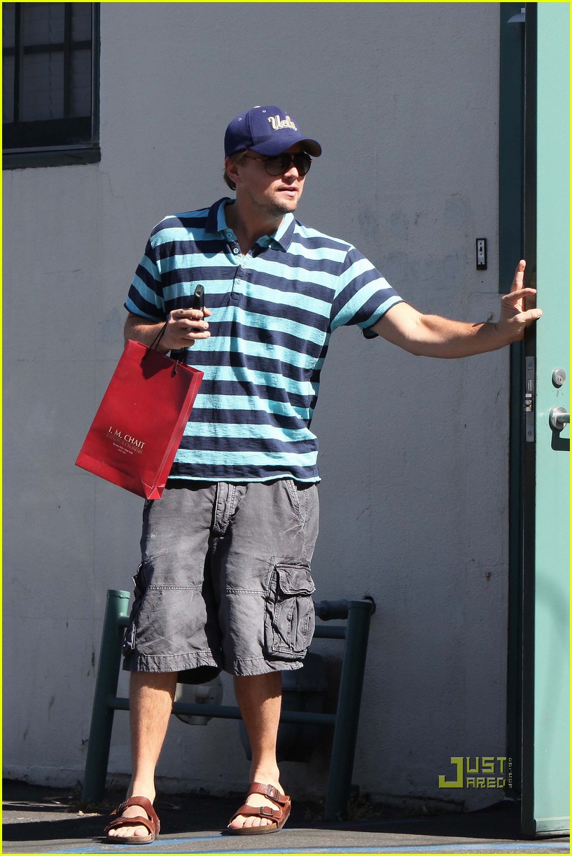 Leo DiCaprio: Auction House Stop!