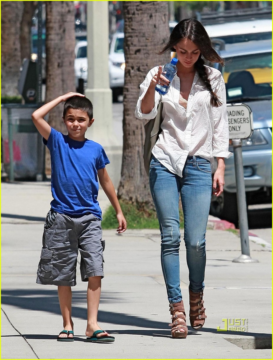 Megan Fox: Thai Food with Brian Austin Green!