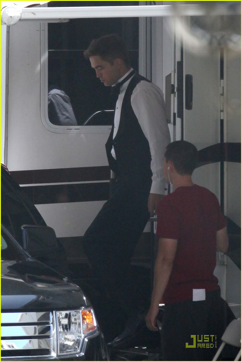 Robert Pattinson & Reese Witherspoon: 'Elephant' Elegant