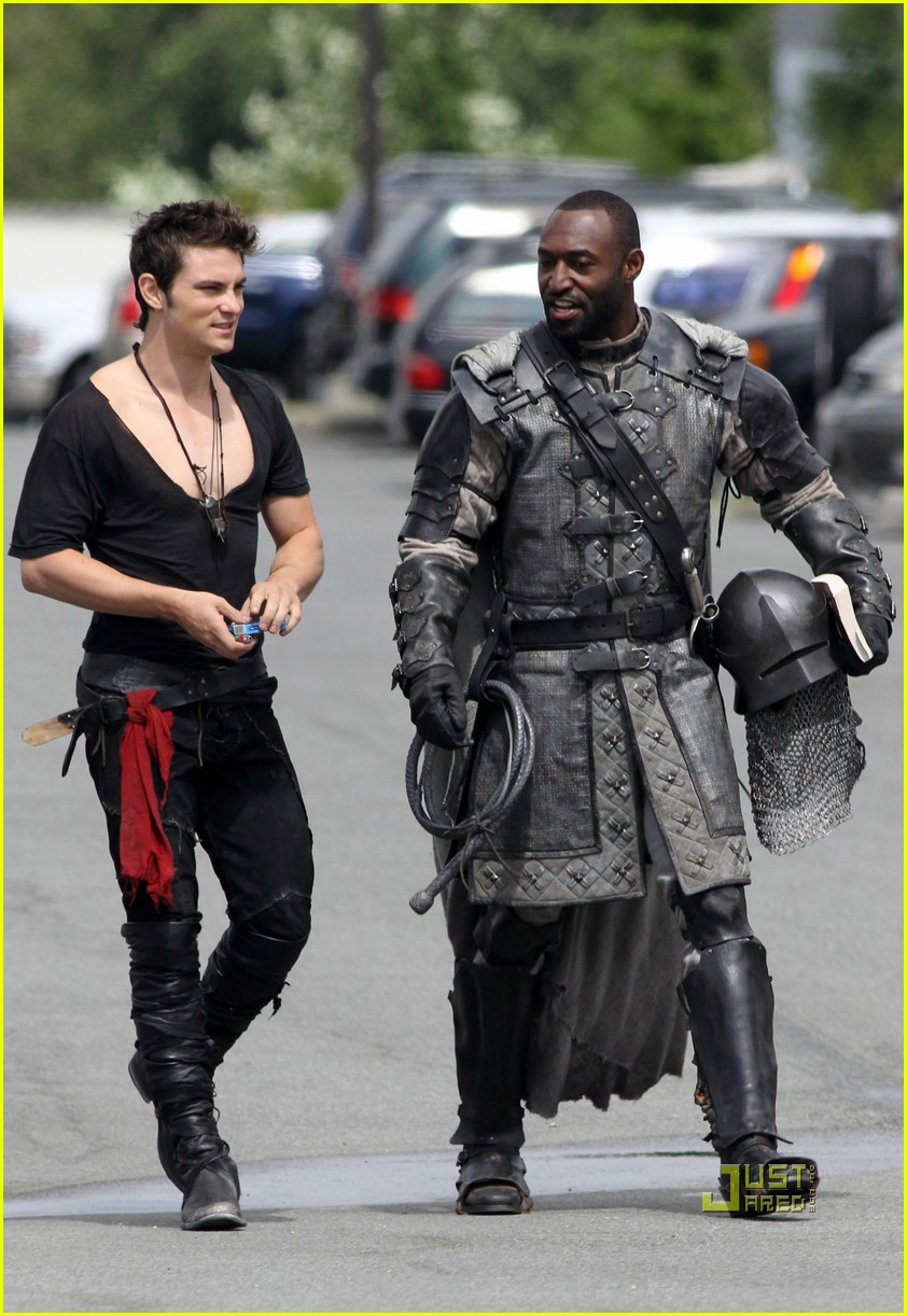Amanda Seyfried & Shiloh Fernandez: Red Riding Hood Hook-Up!