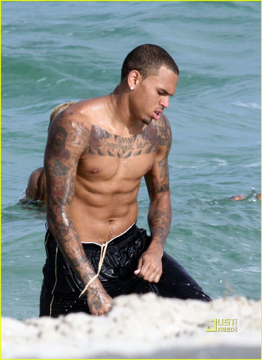 Chris Brown: Shirtless Miami Beach Bum