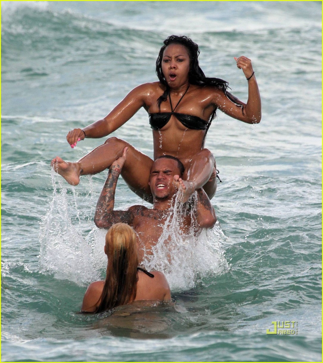 Chris Brown: Shirtless Miami Beach Bum