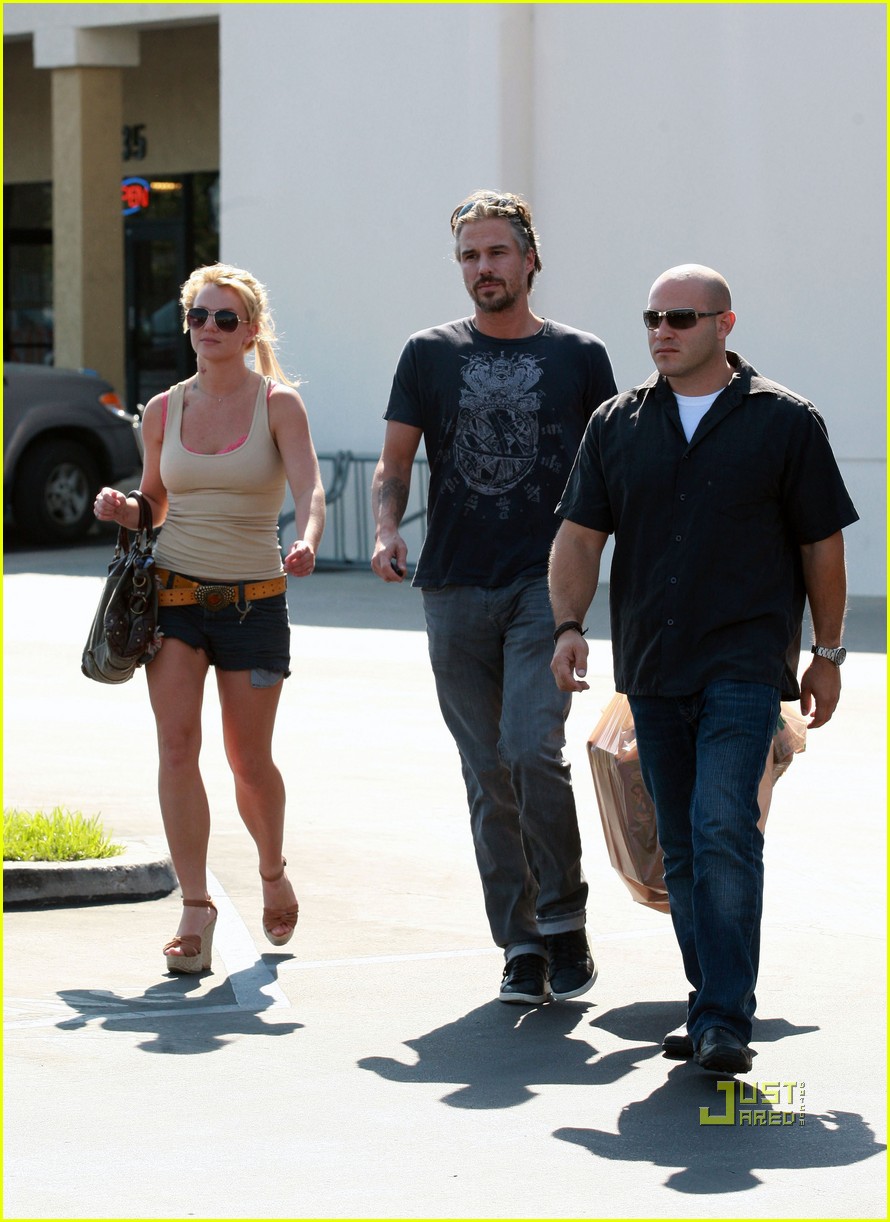 Britney Spears: Neck Tattoos?!