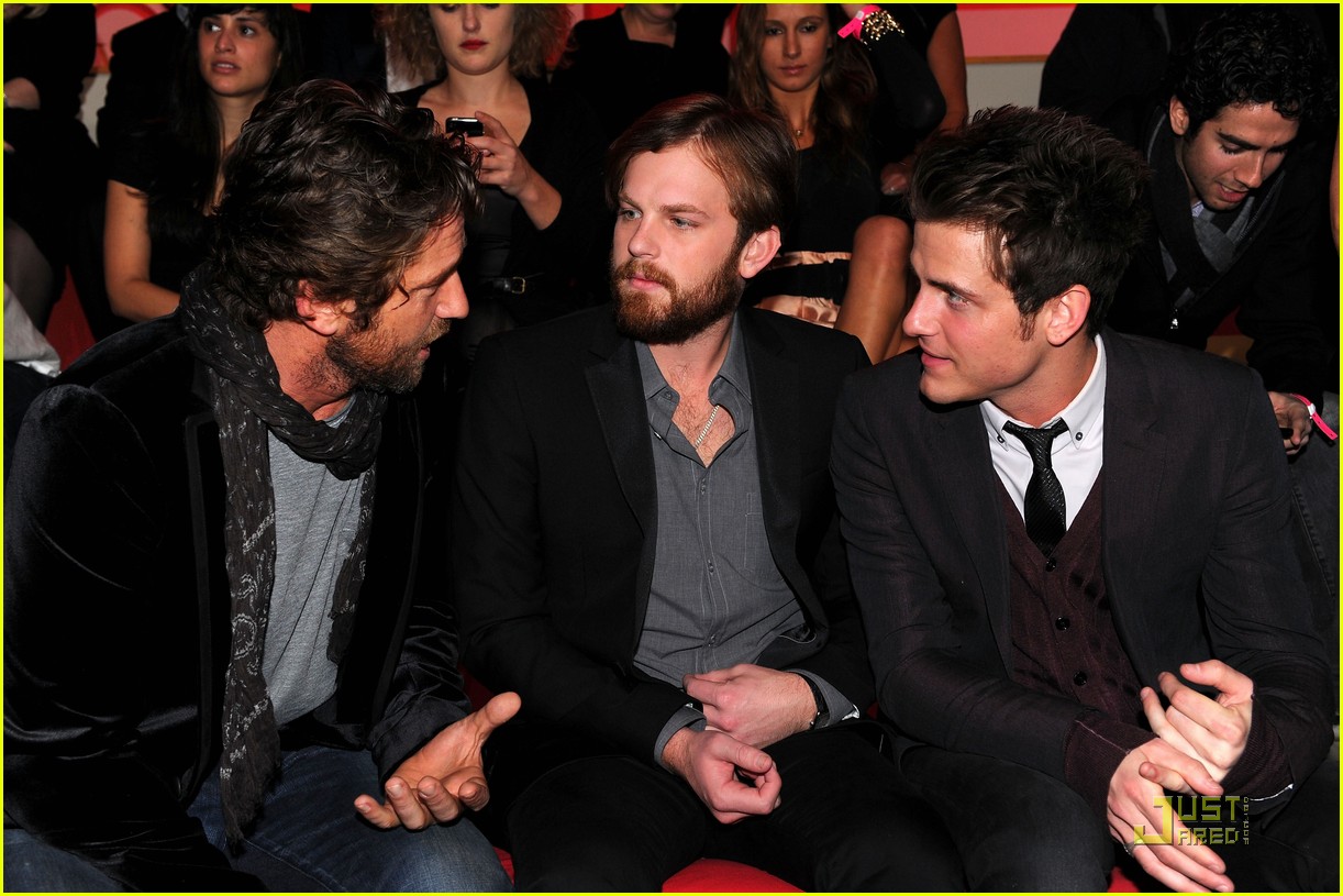 Gerard Butler: Front Row at Victoria's Secret Fashion Show!