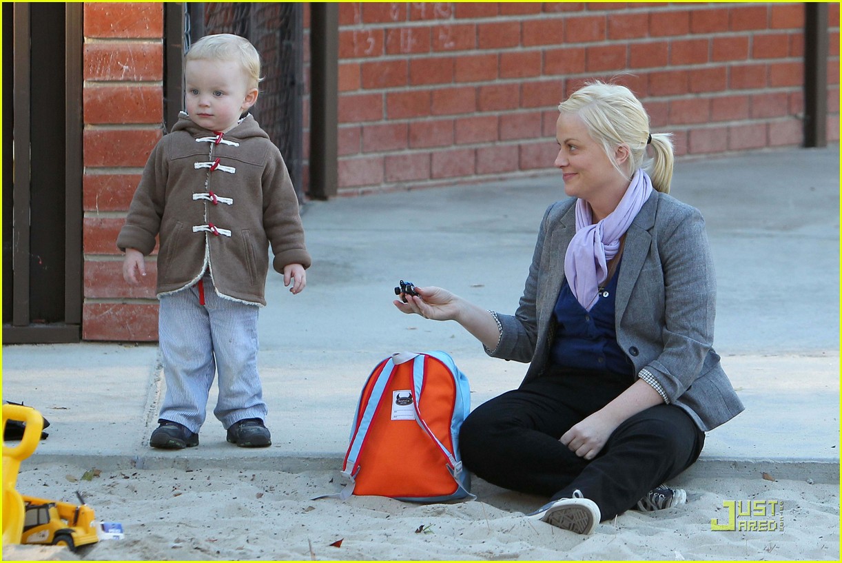 Amy Poehler & Will Arnett: Park Playtime with Archie!