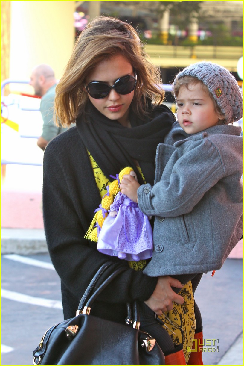 Jessica Alba: Christmas Dinner Grocery Run