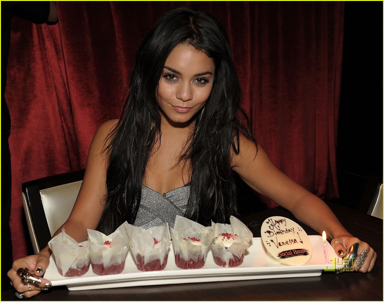 Vanessa Hudgens: Las Vegas Birthday Bash!