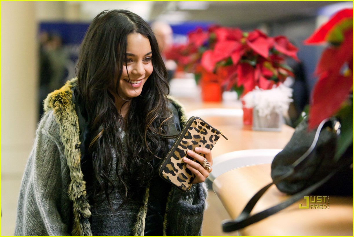Vanessa Hudgens: LAX Liftoff!