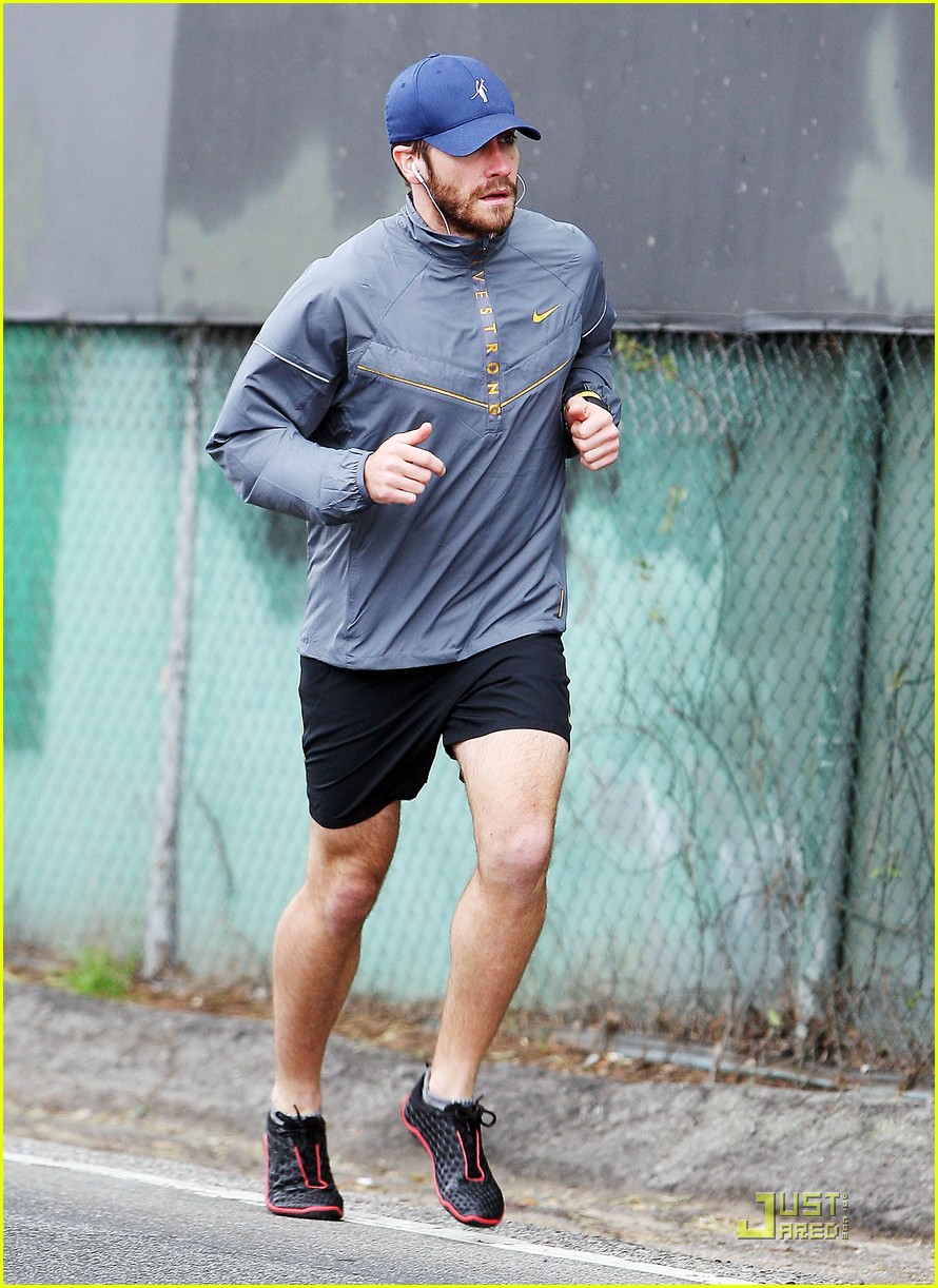 Jake Gyllenhaal: Livestrong Workout!