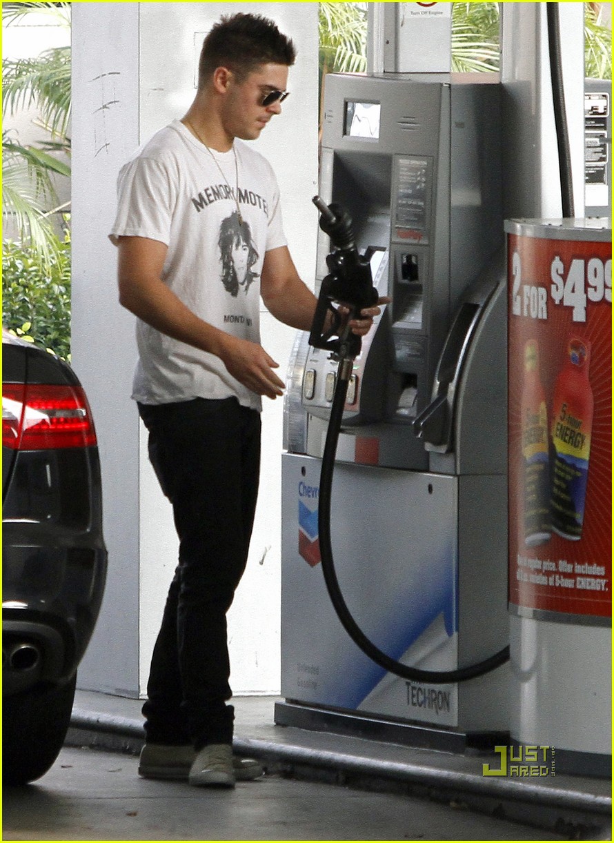 Zac Efron: Rock of Ages at Pantages!