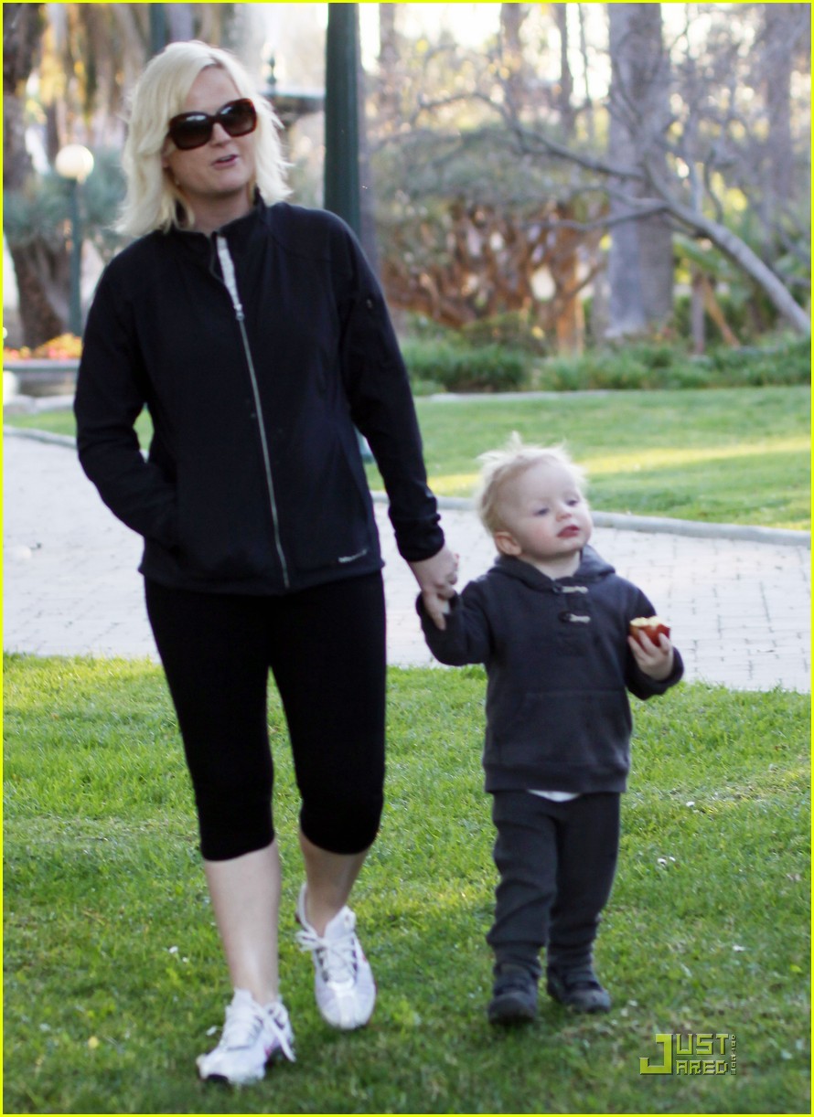Amy Poehler: Park Walk with Archie!