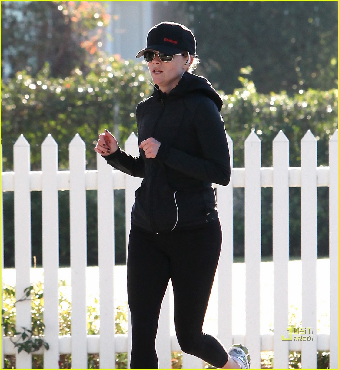 Reese Witherspoon: Santa Monica Morning Jog!