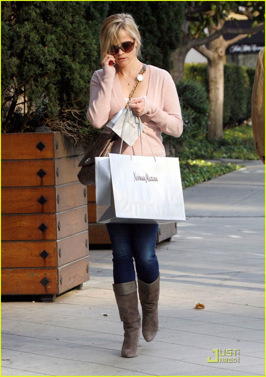Reese Witherspoon Shops & Talks