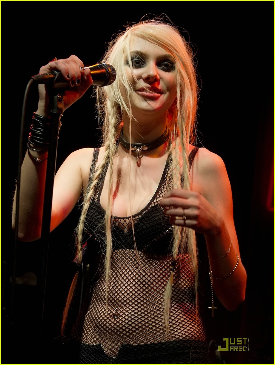 Taylor Momsen: 'Pretty Reckless' in Pennsylvania