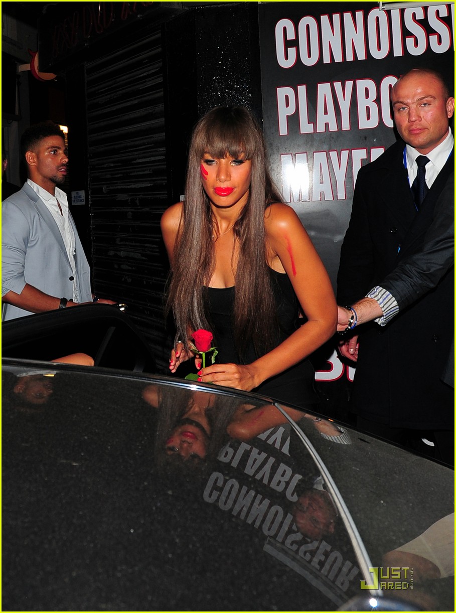 Leona Lewis: Roses & Red Face Paint!