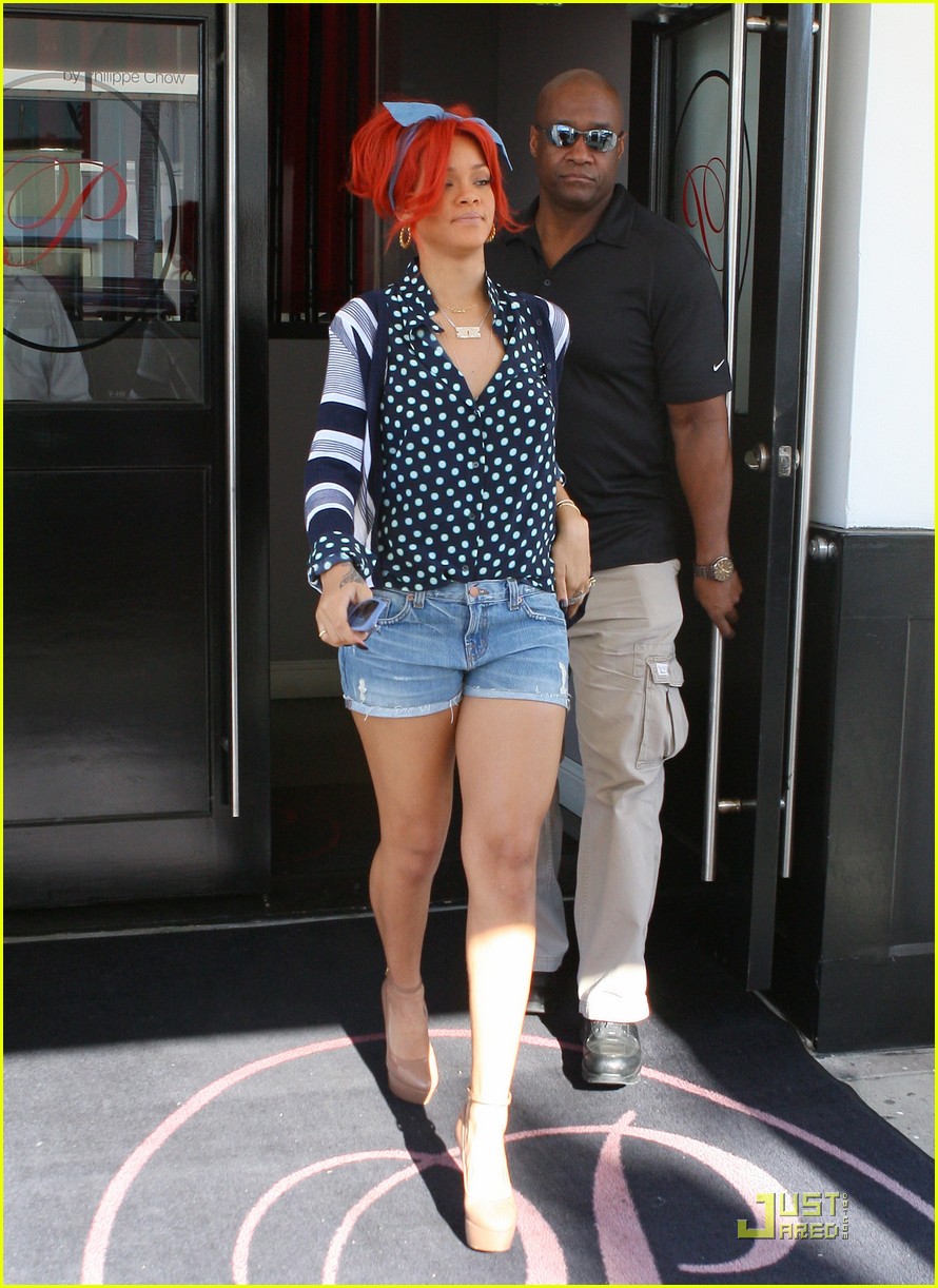 Rihanna Prefers Watching TV to Shopping