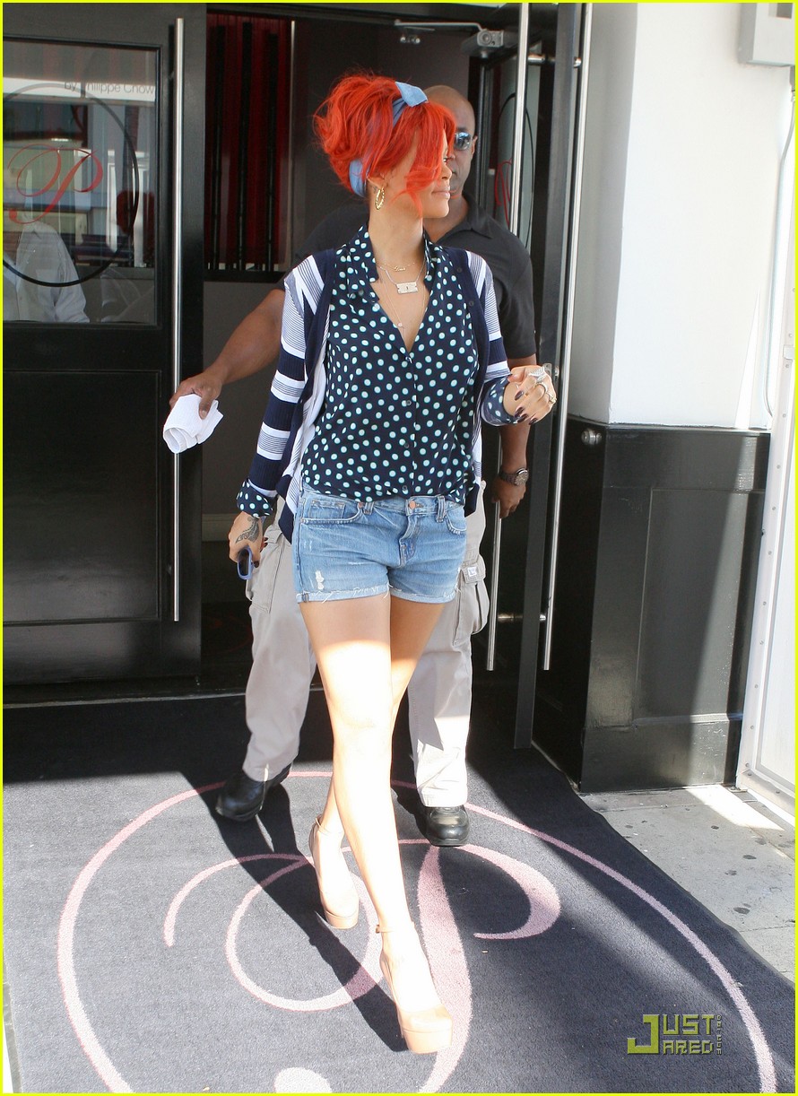 Rihanna Prefers Watching TV to Shopping