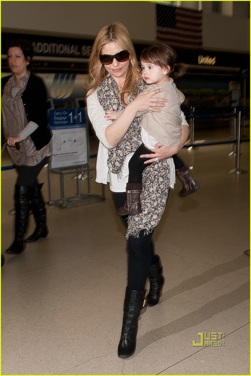 Sarah Michelle Gellar: LAX with Charlotte!