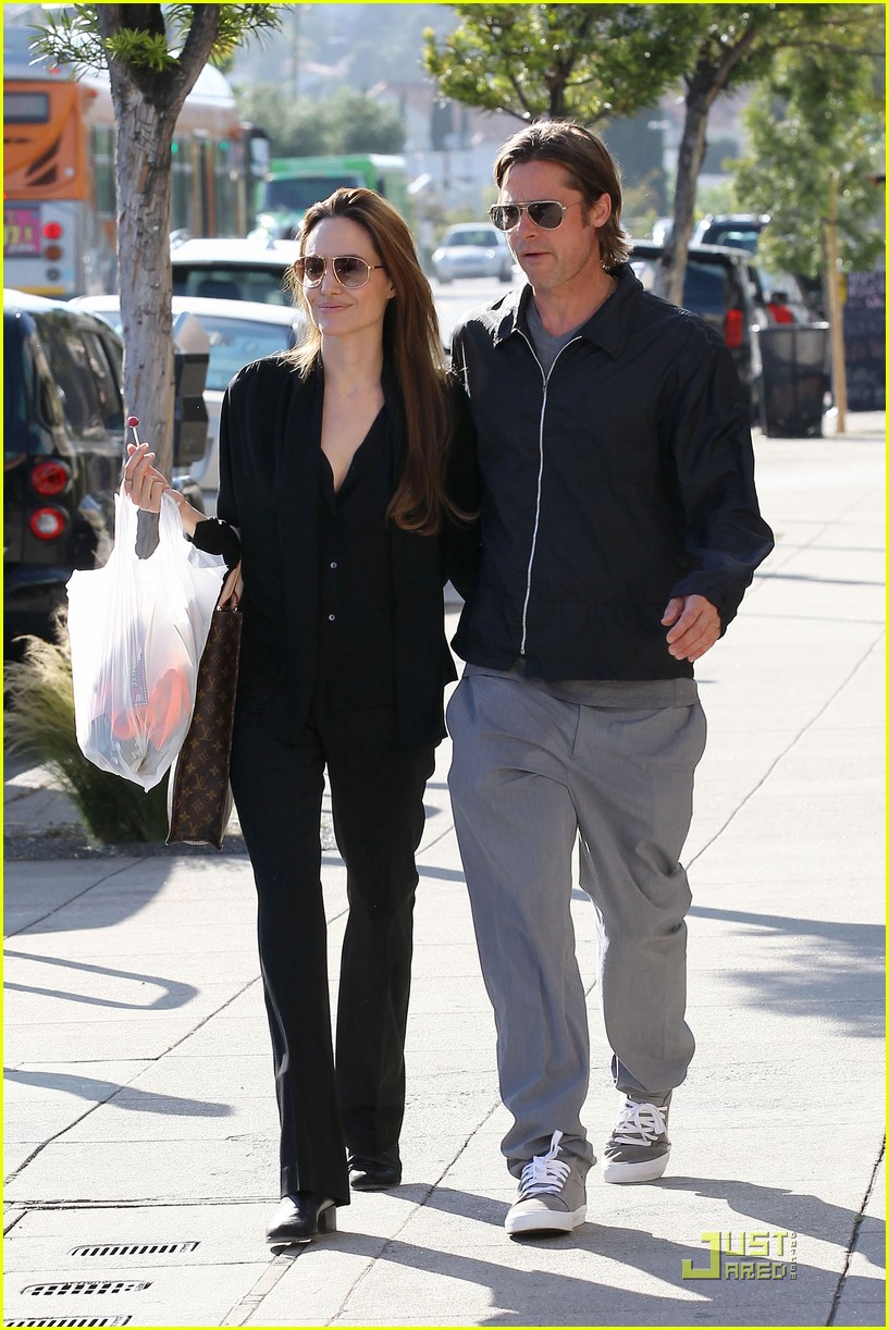 Angelina Jolie & Brad Pitt: Costume & Party Shopping!