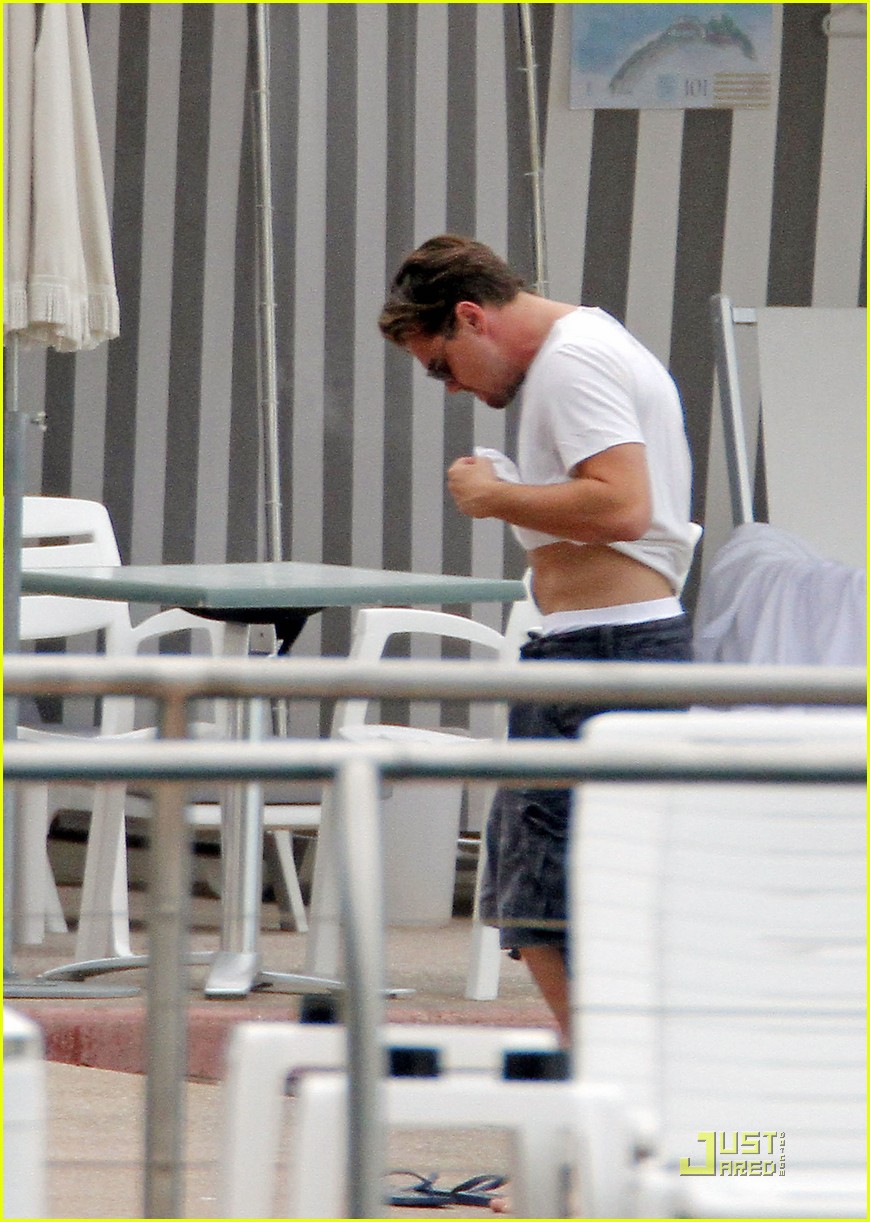 Leonardo DiCaprio: Fun in the Sun!