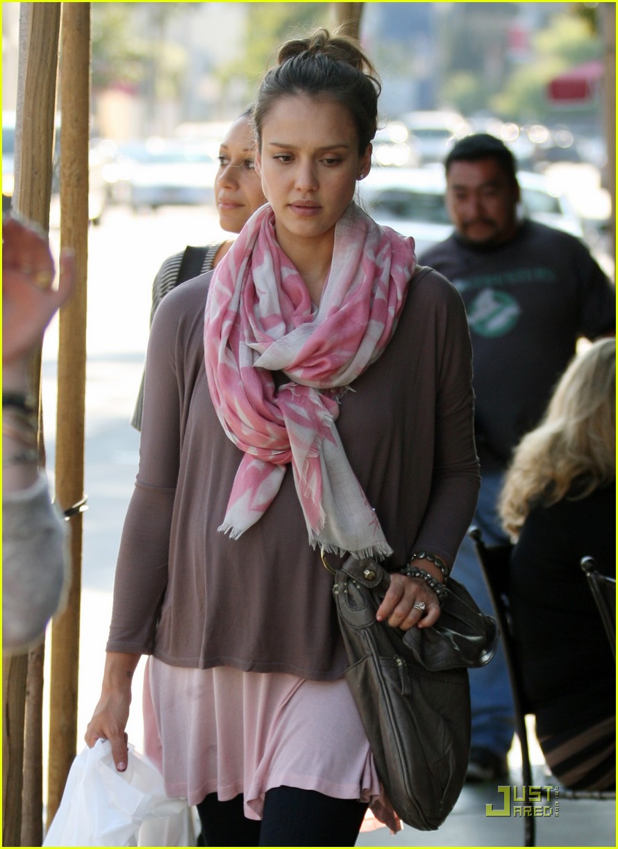 Jessica Alba: Bodhi Tree Visit!