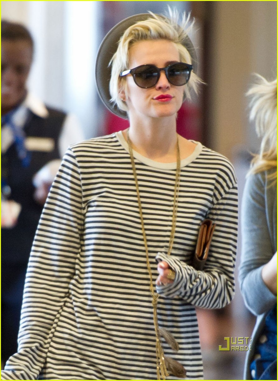 Ashlee Simpson: Tween Fashion Line with Jessica!